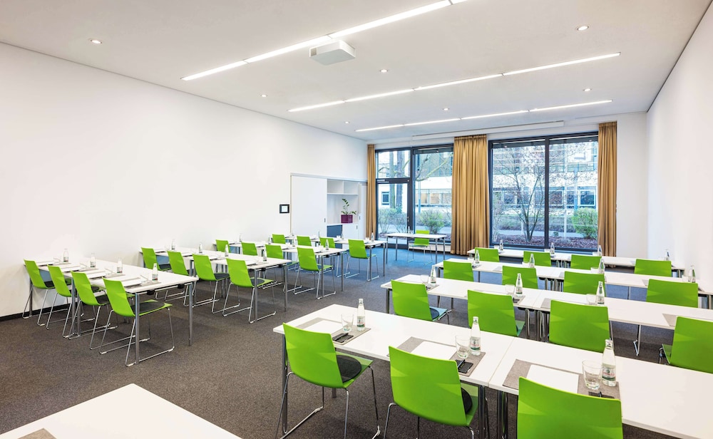 Lindner Hotel Frankfurt Sportpark Part of Jdv by Hyatt 63/68