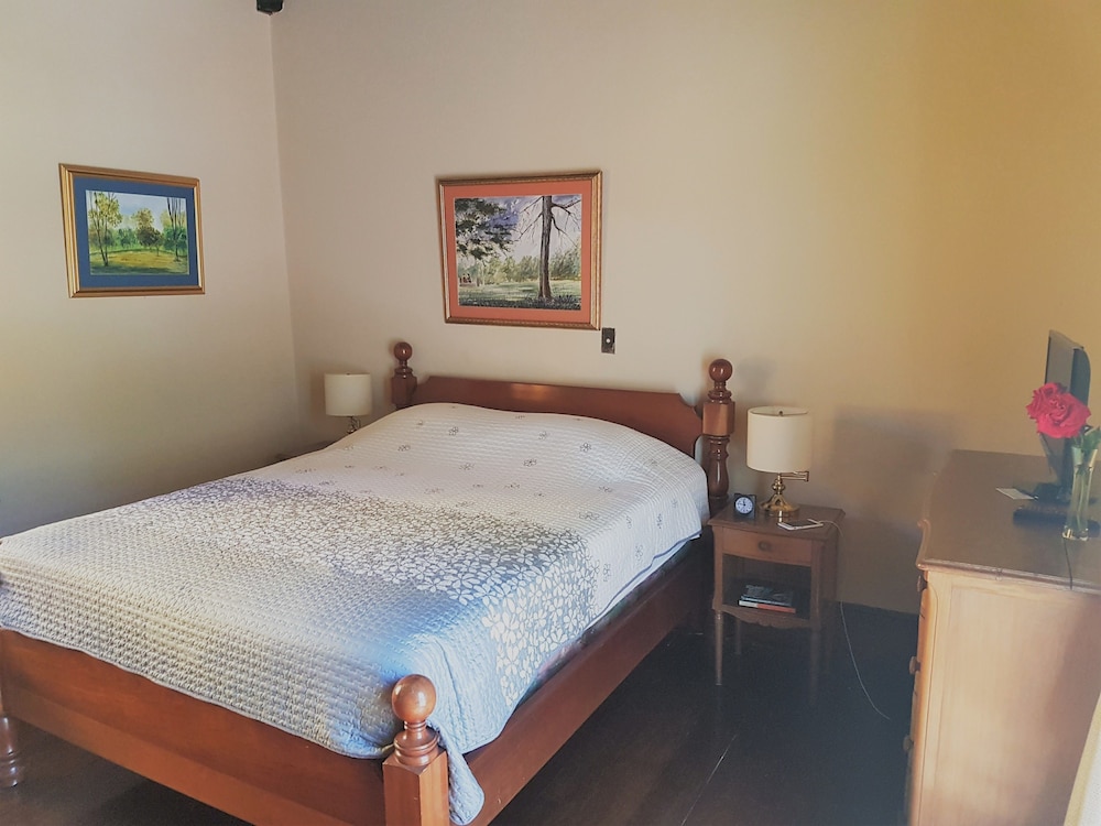 Casa Carmel Bed and Breakfast 6/31