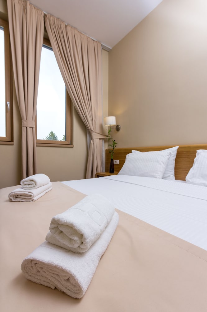 Hotel Lirak 10/50