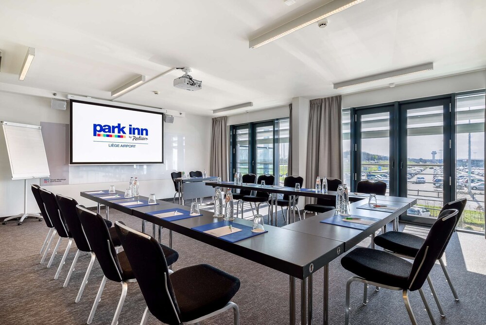 Park Inn By Radisson Liege Airport 70/81