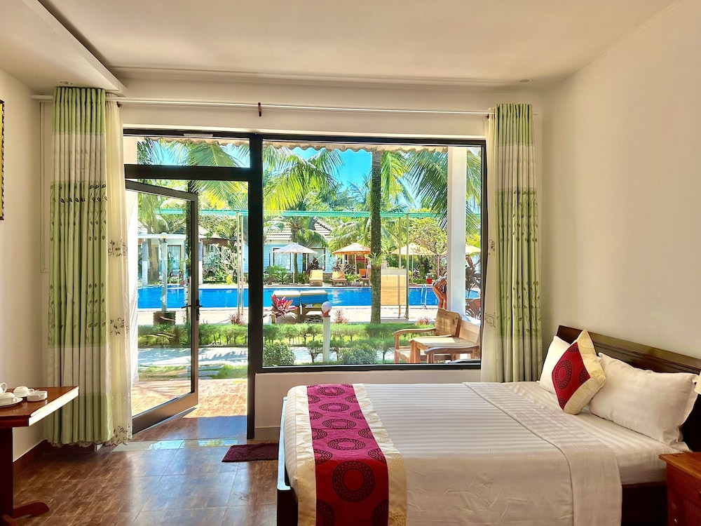 DELUXE, BUNGALOW, POOL VIEW
