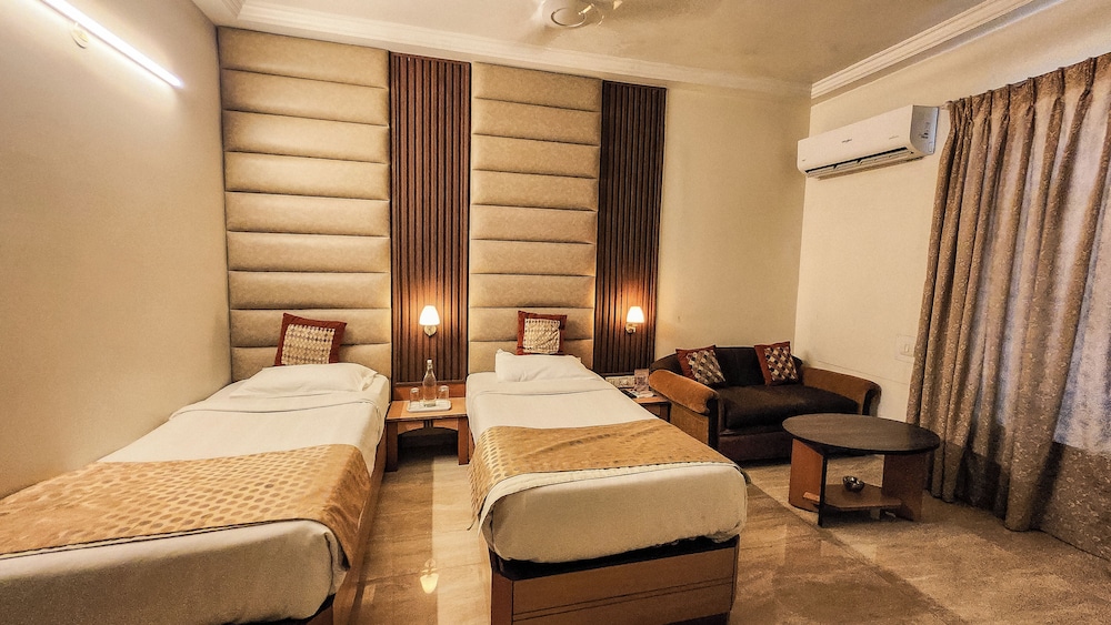 غرفة تنفيذية بسرير مزدوج بإطلالة على المدينة، HOTEL ROYAL PALACE 5/6