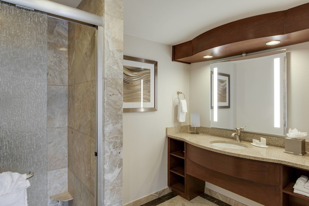 COURTYARD BY MARRIOTT LOGAN AIRPORT 7/49