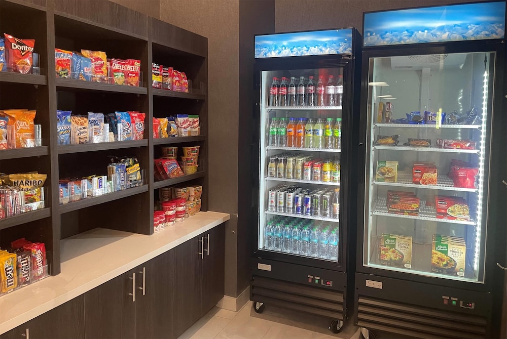La Quinta Inn & Suites by Wyndham Olive Branch 37/46