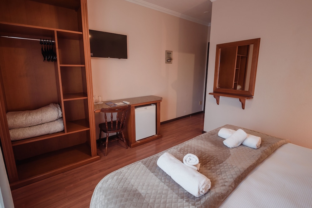 DELUXE, DOUBLE BED