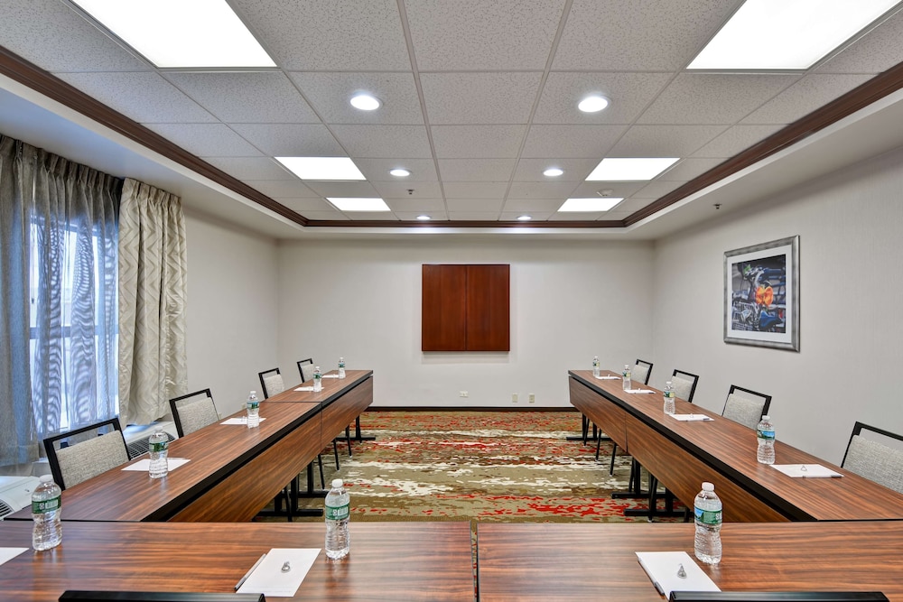 Hampton Inn Albany Wolf Road 40/65