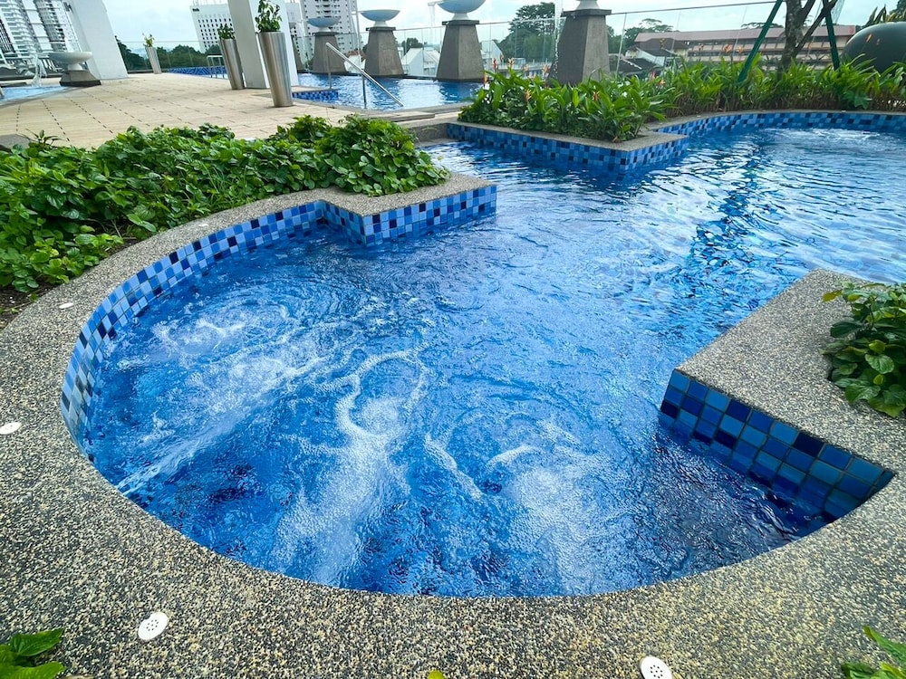 The Straits Johor Bahru 24/28