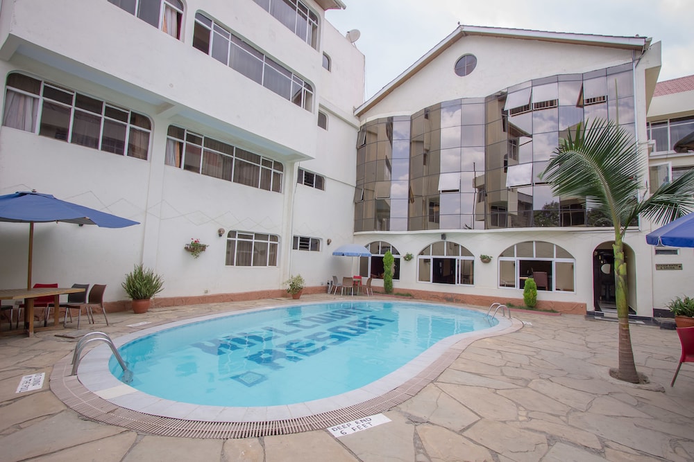 Hillcourt Resort Spa 73/76