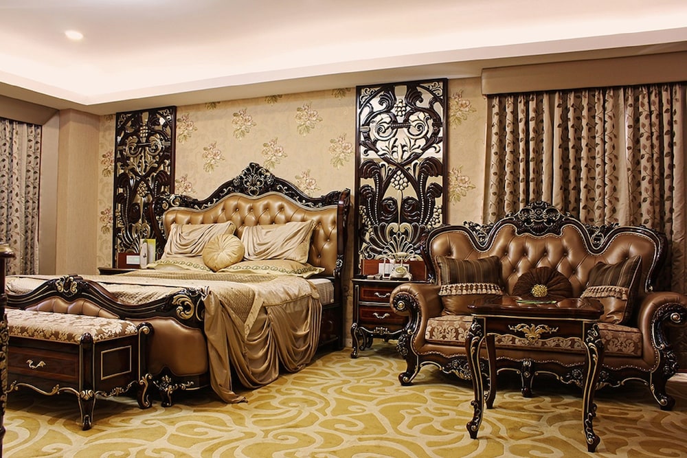 Hotel Chennai Le Palace 52/72