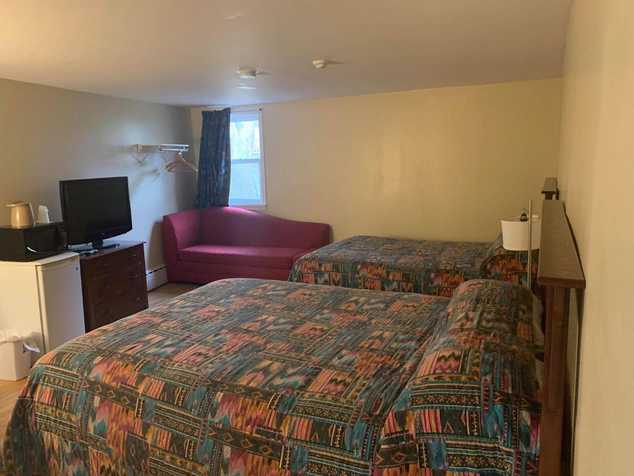 Stonehouse Motel And Restaurant 9/21