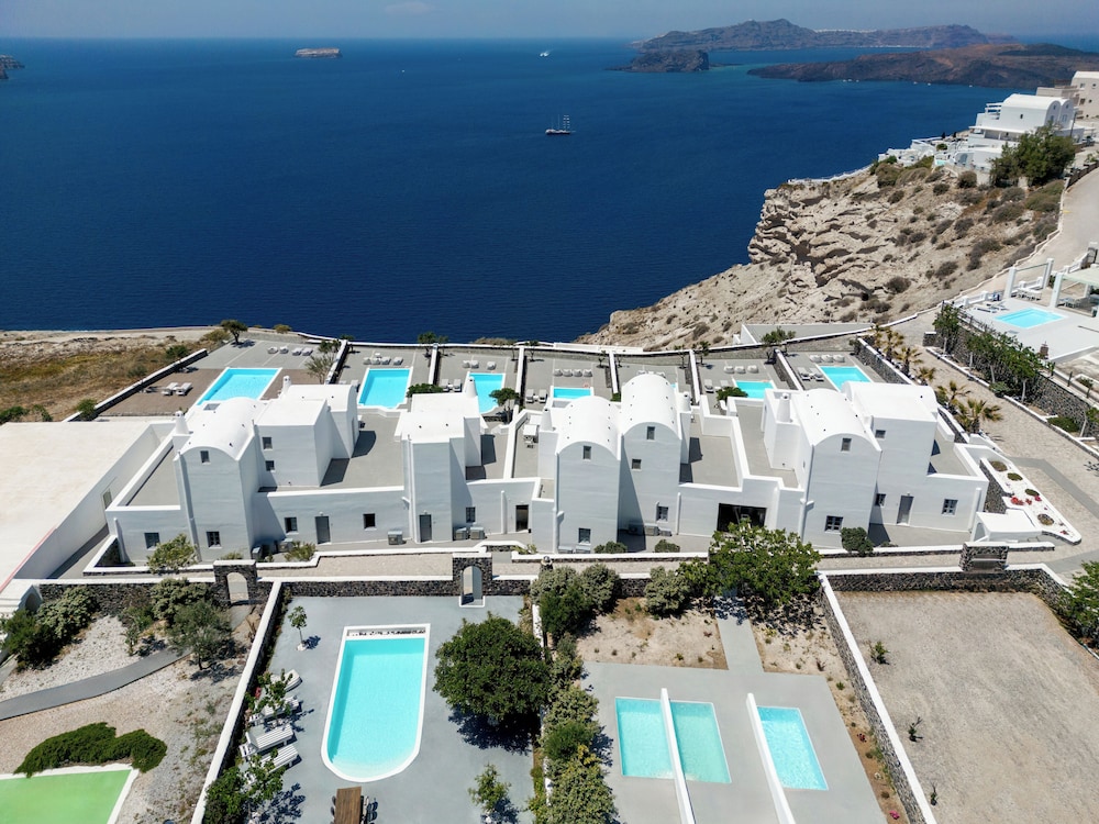 Thermes Luxury Villas by Mr. and Mrs. White 2/50