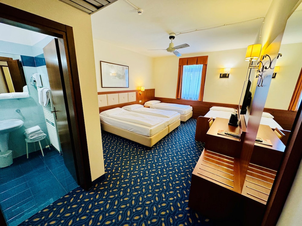 Hotel Benaco 17/50