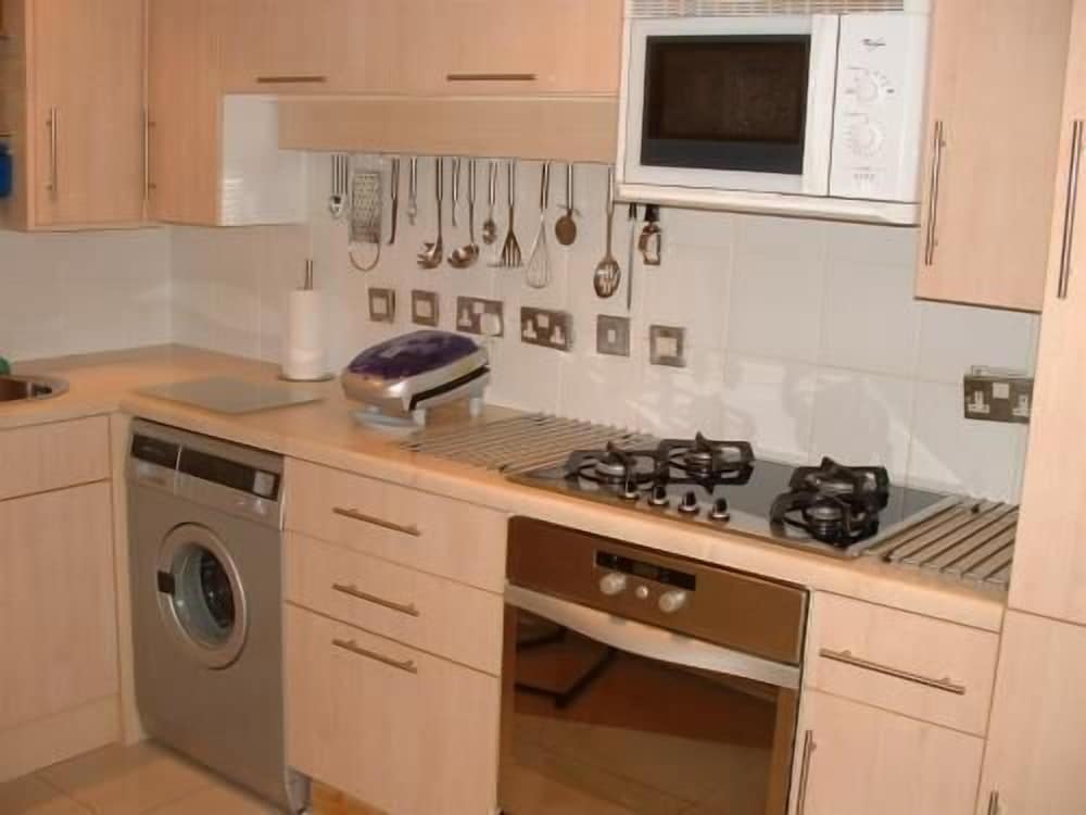 Earle House Serviced Apartments 50/50