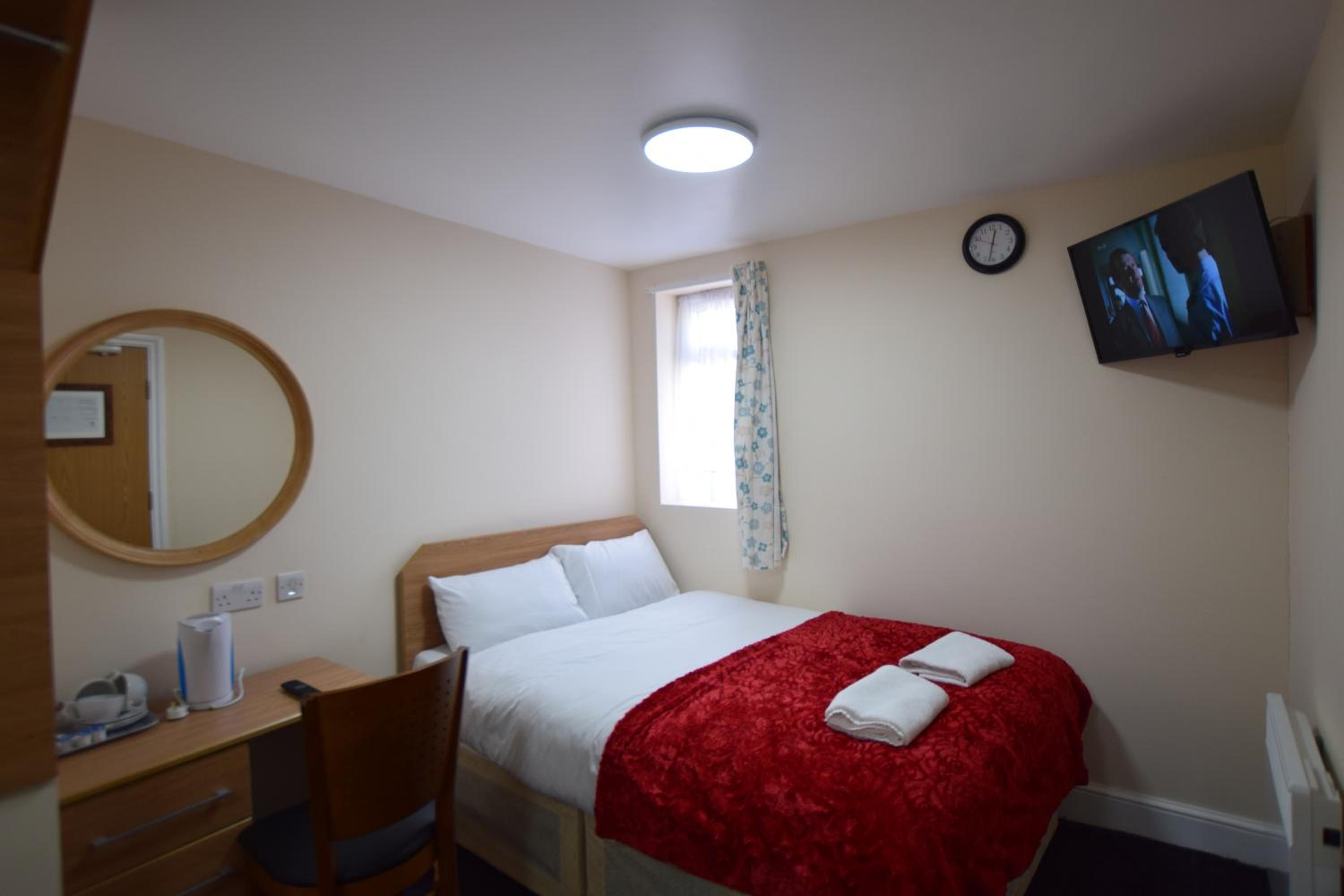 Room, Double Bed, Shared Bathroom, Woodlands Lodge Ilford 5/7