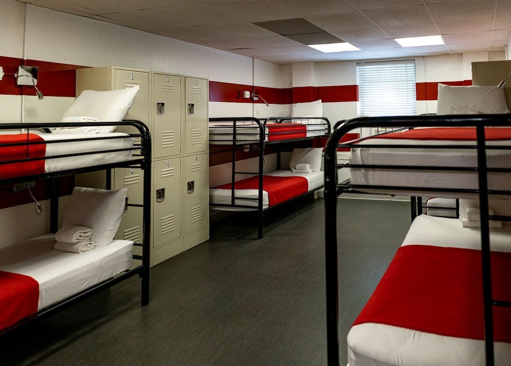 Chicago Getaway Hostel 15/50