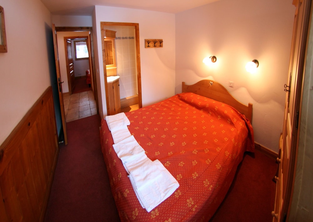Chalet des Neiges - Oz en Oisans(Sat arr/dep only 11/50
