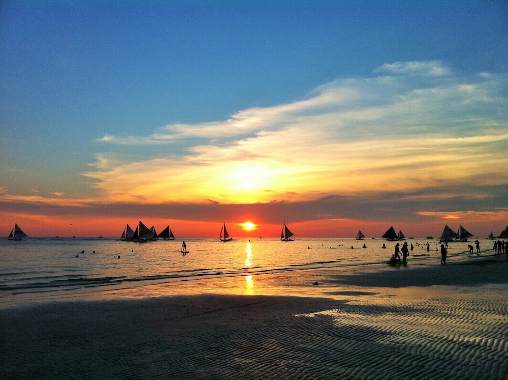Luxx Boutique Boracay 65/72