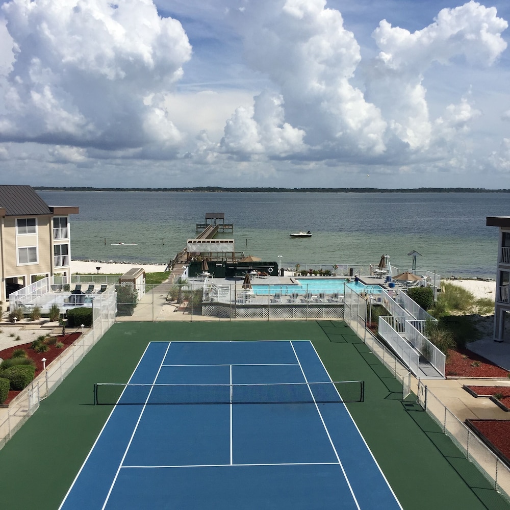 Soundside Holiday Beach Resort 44/64