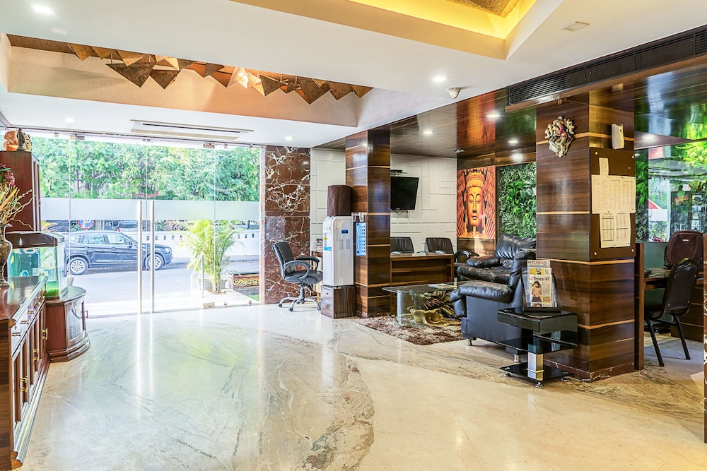 Armoise Hotel 8/40