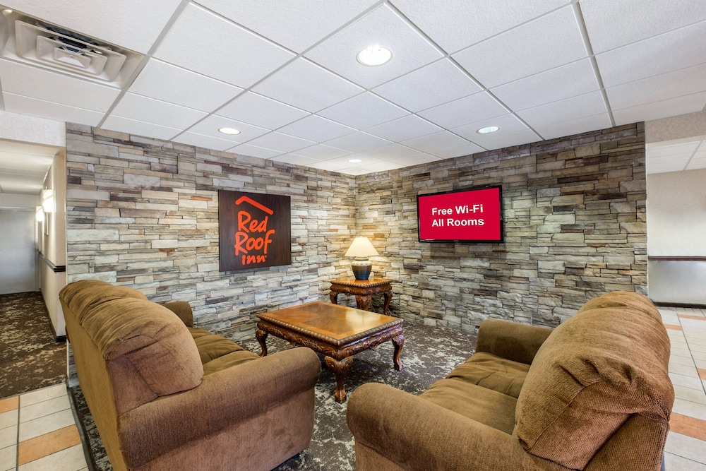 Red Roof Inn Hendersonville 26/32