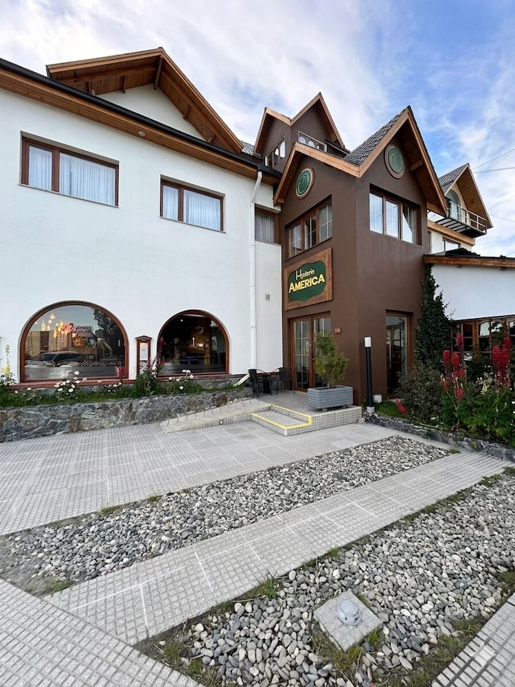 Hosteria Y Restaurante America 65/72