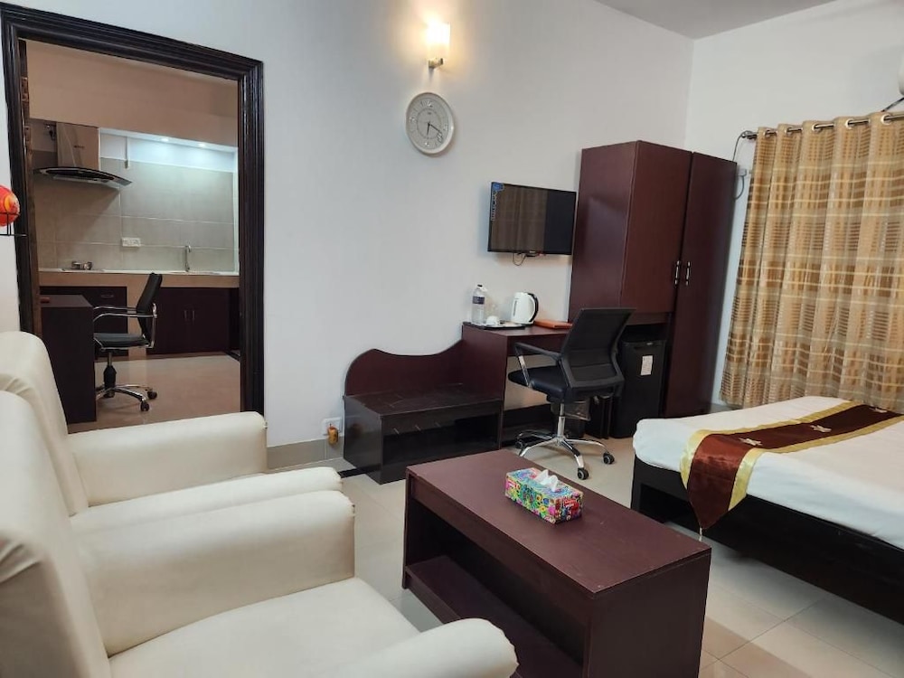 Hotel Aristocrat Inn 27/51