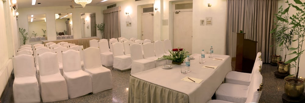 Clarks Hotel 31/50
