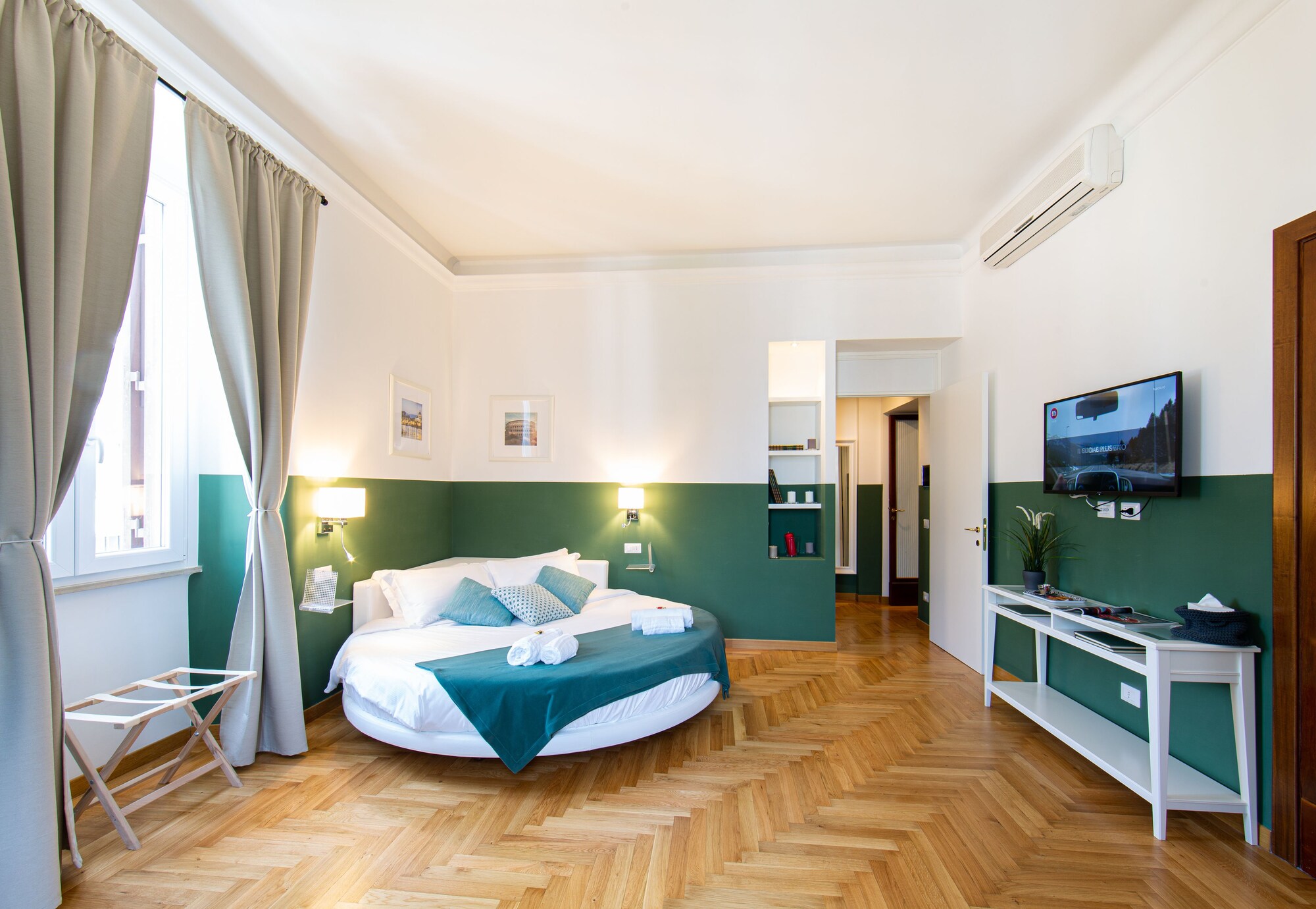 PRESIDENTIAL, SUITE