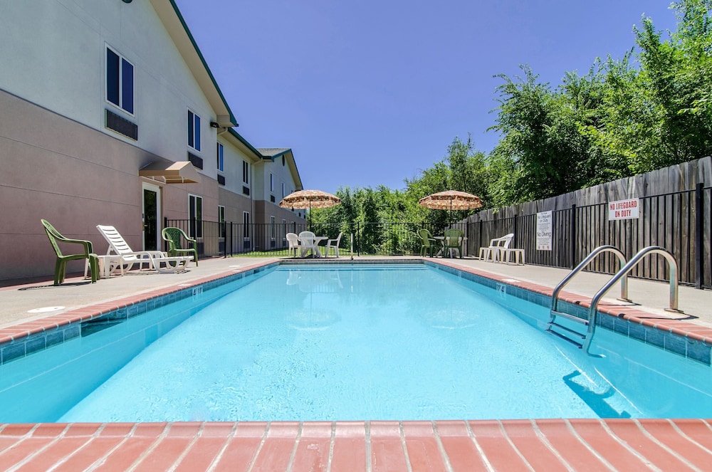 Quality Inn Junction City near Fort Riley 5/41