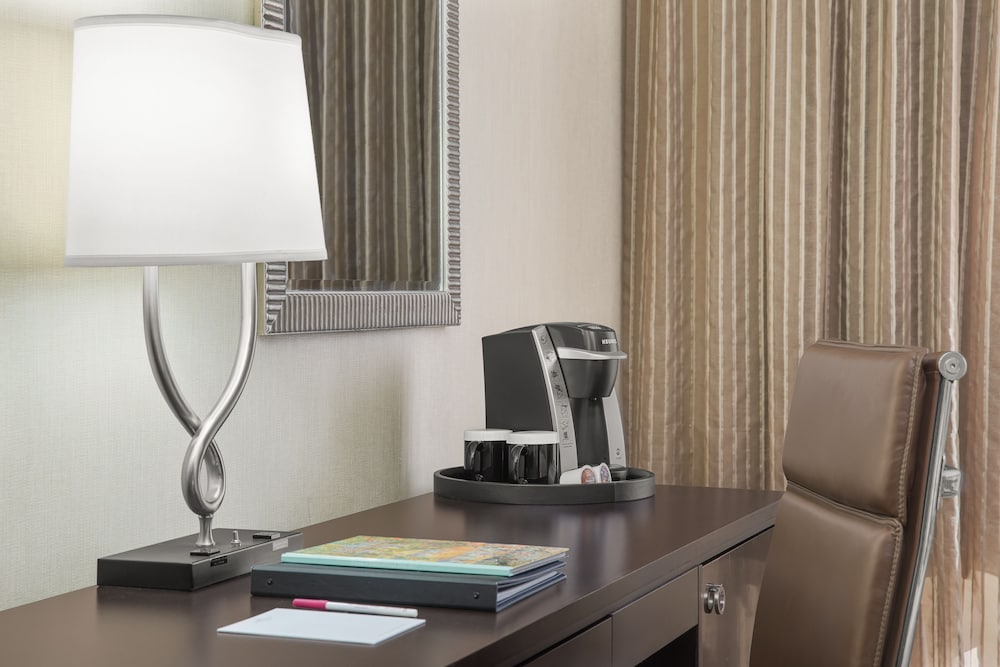 Crowne Plaza Hotel Greenville I 385 Roper Mtn Rd 55/77