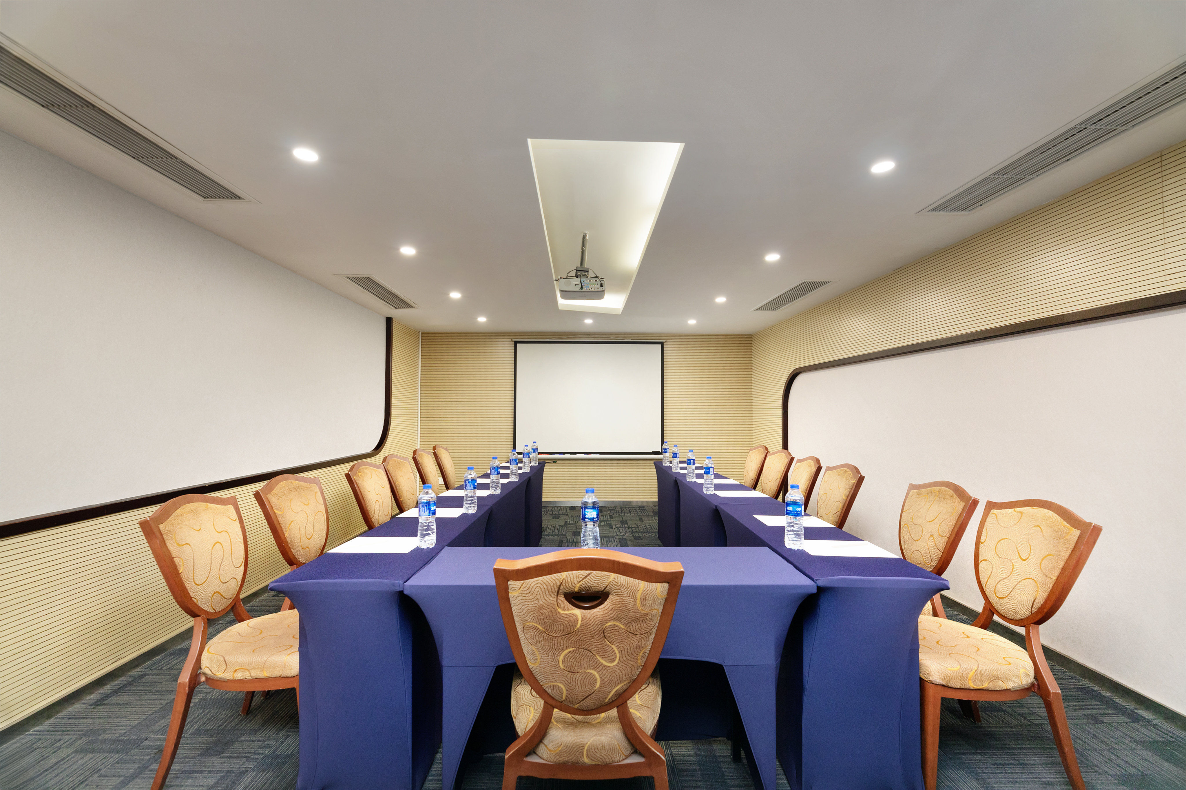 HOLIDAY INN EXPRESS CHENGDU WUHOU 42/48