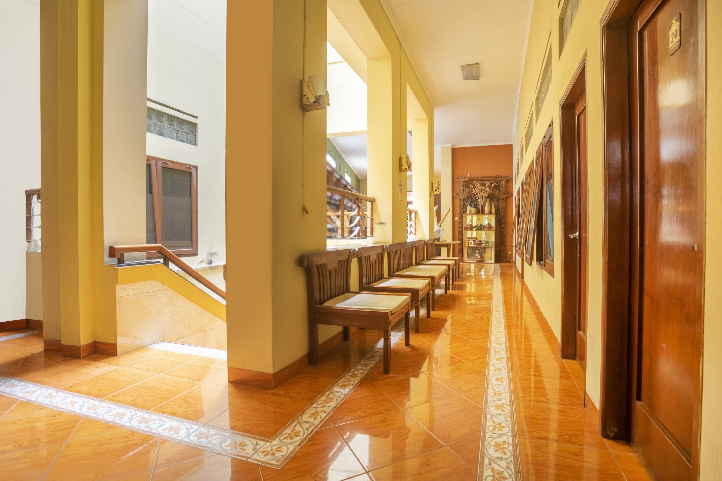 Oyo 228 Hotel Lodaya 6/17