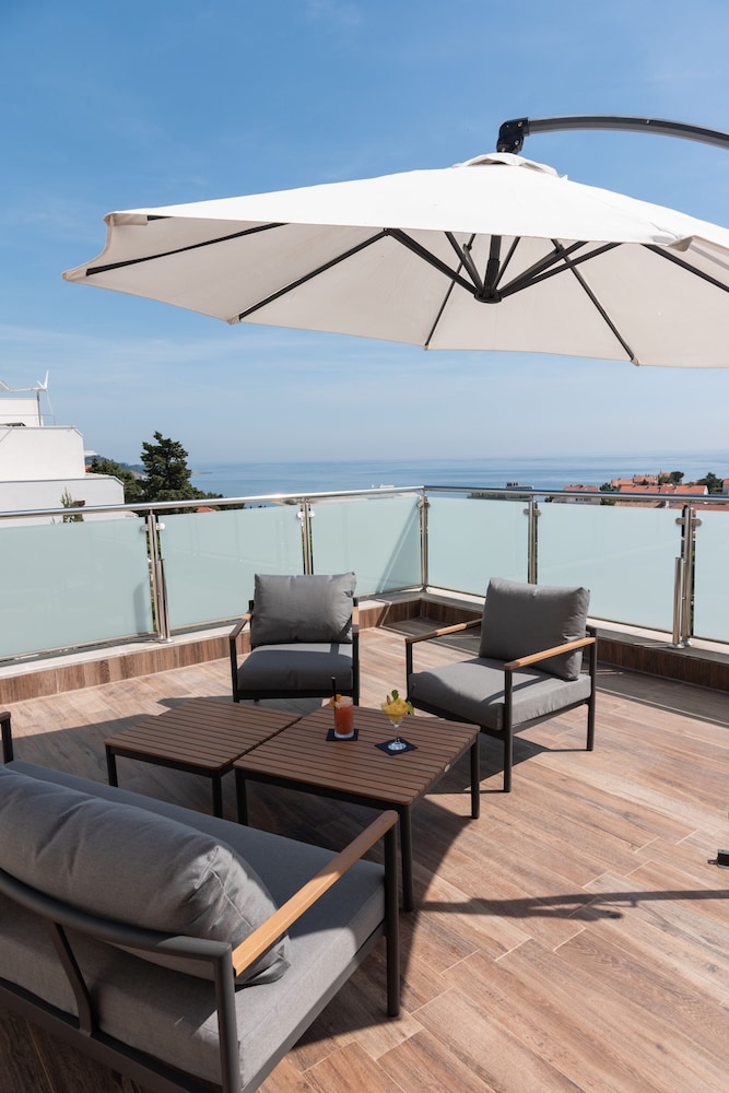 Lero Hotel 57/82