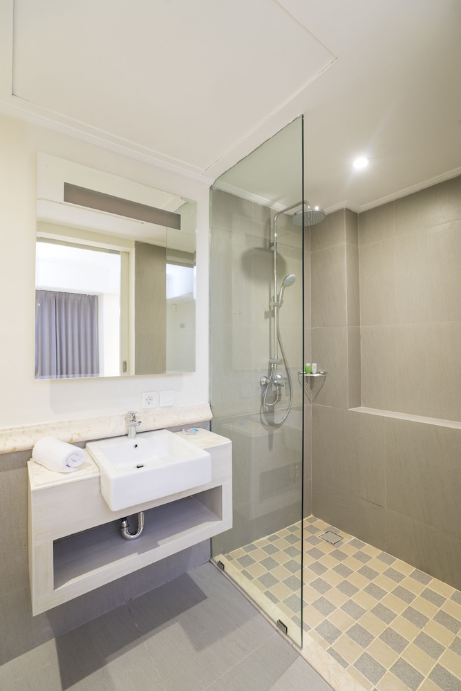 Alron Hotel Kuta Powered by Archipelago 19/67