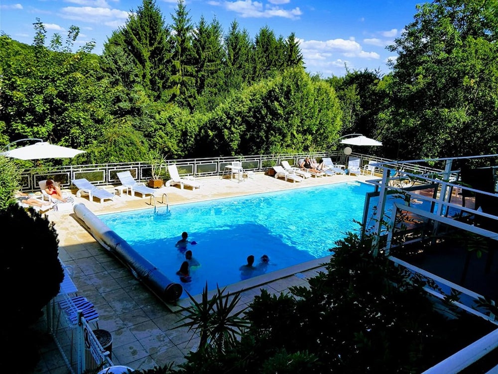 HOTEL RESTAURANT LA MAISON CARREE 25/33