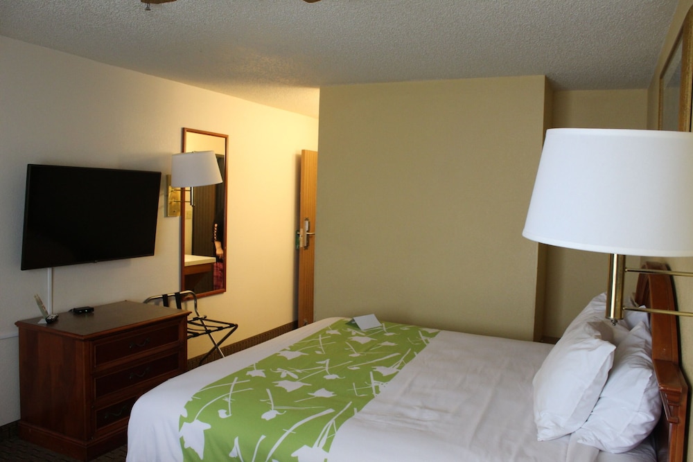 GuestHouse Inn and Suites Cheyenne 11/28