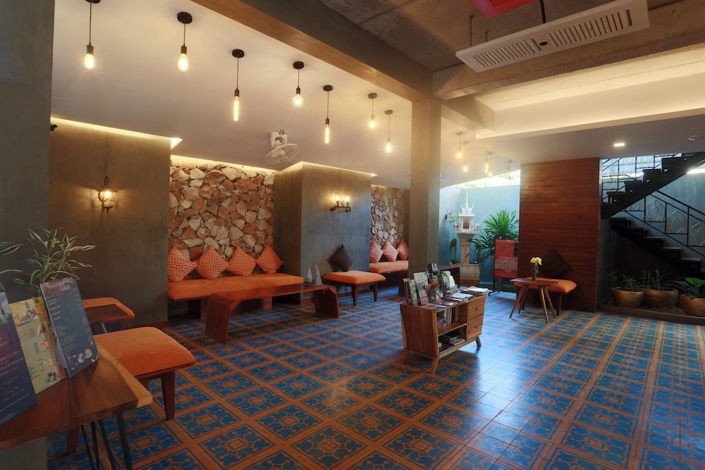 Central Corner D Angkor 52/75