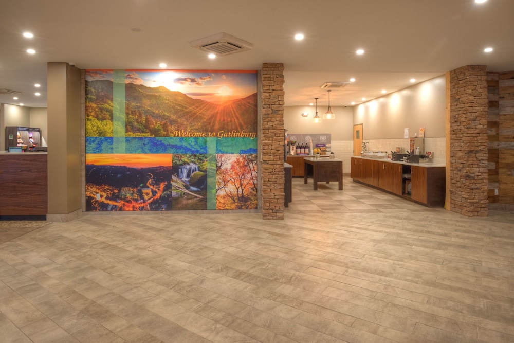 Clarion Pointe Downtown Gatlinburg 3/32