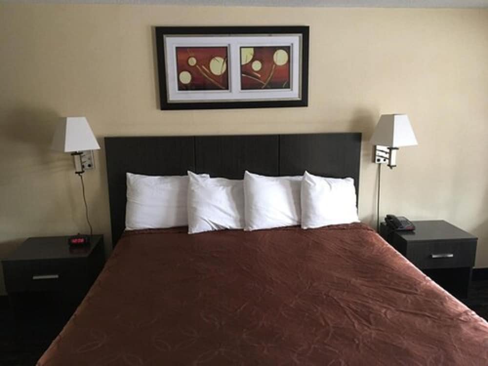 Whitney Inn & Suites 19/34