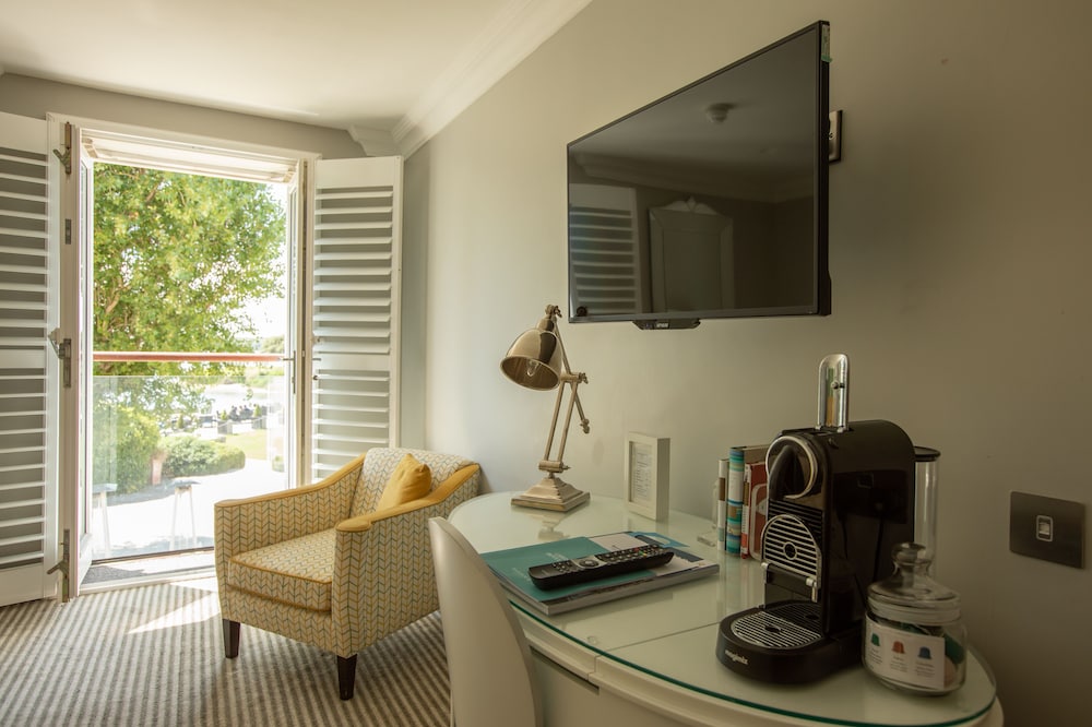 Room, King Bed, Partial View، The Christchurch Harbour 10/10