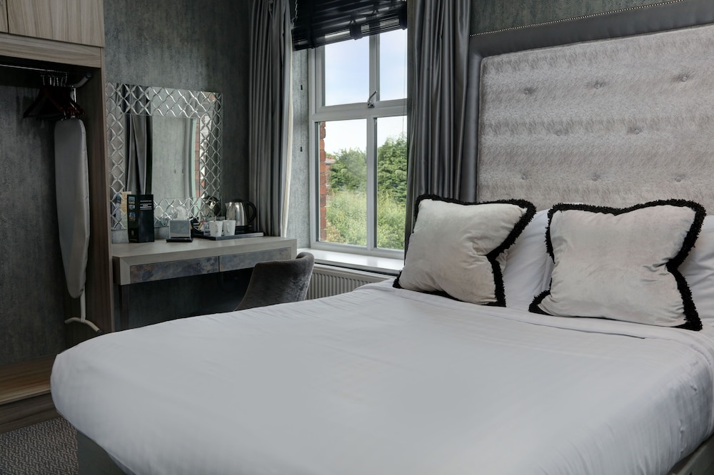 Standard, Convertible Double Bed