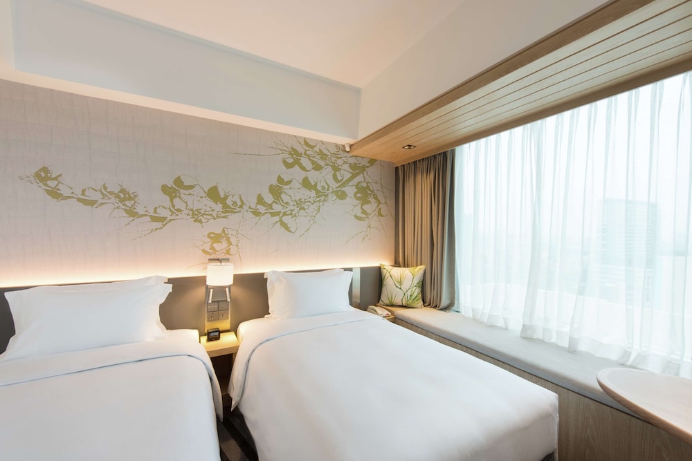 ROOM, TWIN BEDS