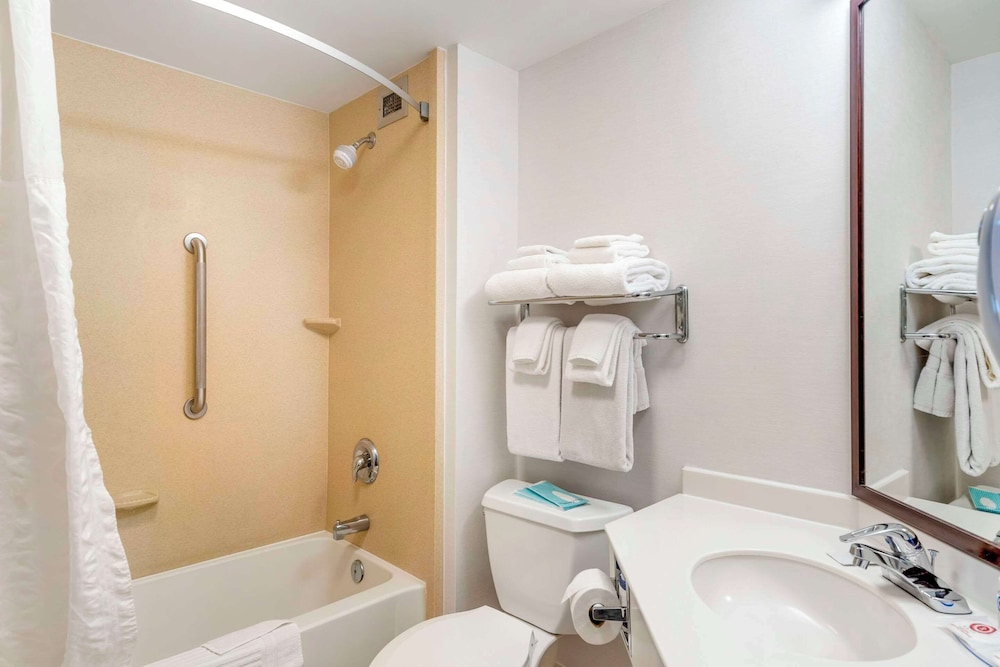 Comfort Inn & Suites Watertown - 1000 Islands 52/54
