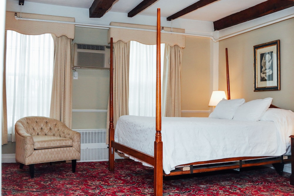 Concord S Colonial Inn 12/30