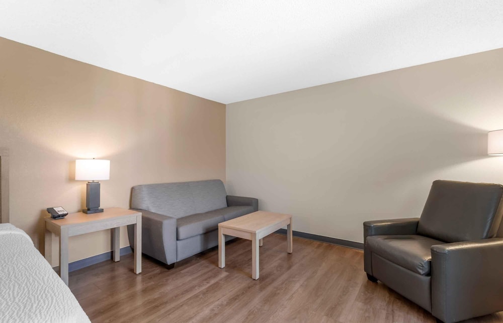 Extended Stay America Suites St Petersburg Clearwater ExecDr 38/53