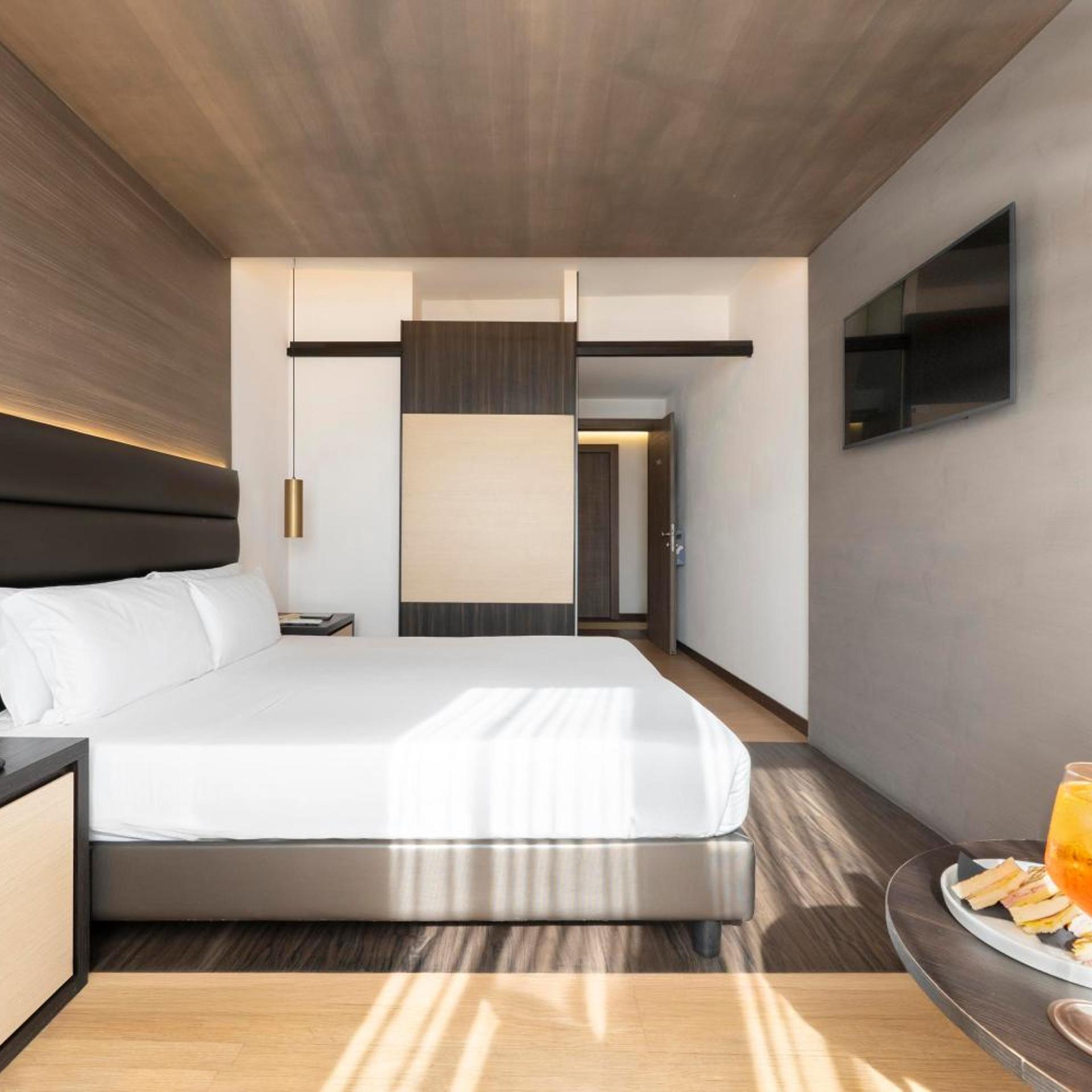Classic, Double or Twin Bed