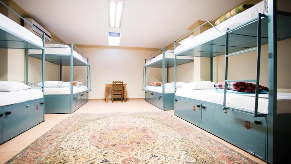 Agora Guesthouse & Hostel 40/70
