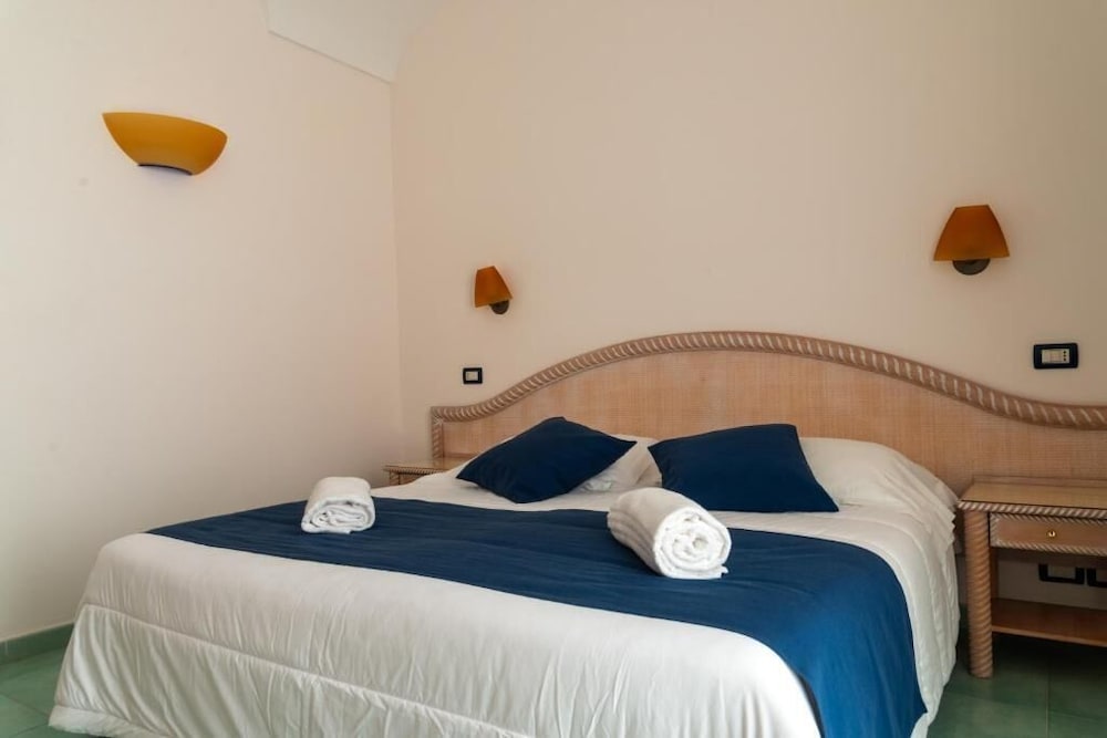 Albatros Hotel 7/50