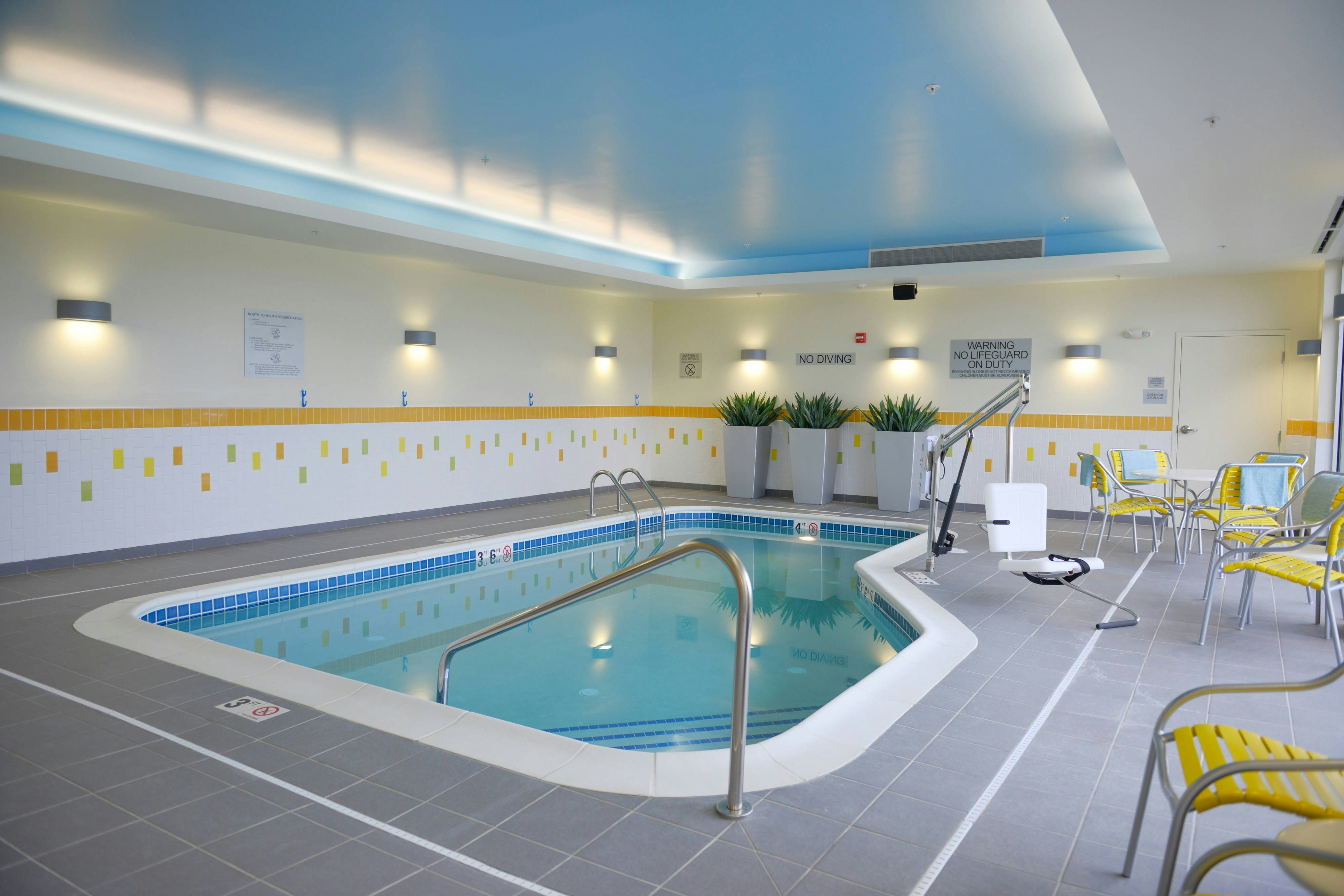 Fairfield Inn Suites Canton South 4/9
