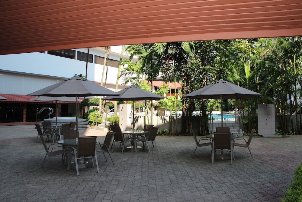 York Hotel Singapore 46/50